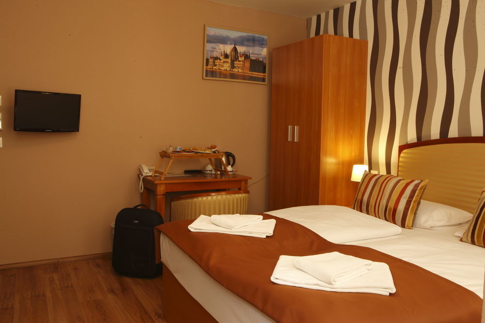 Szálloda Six 3*